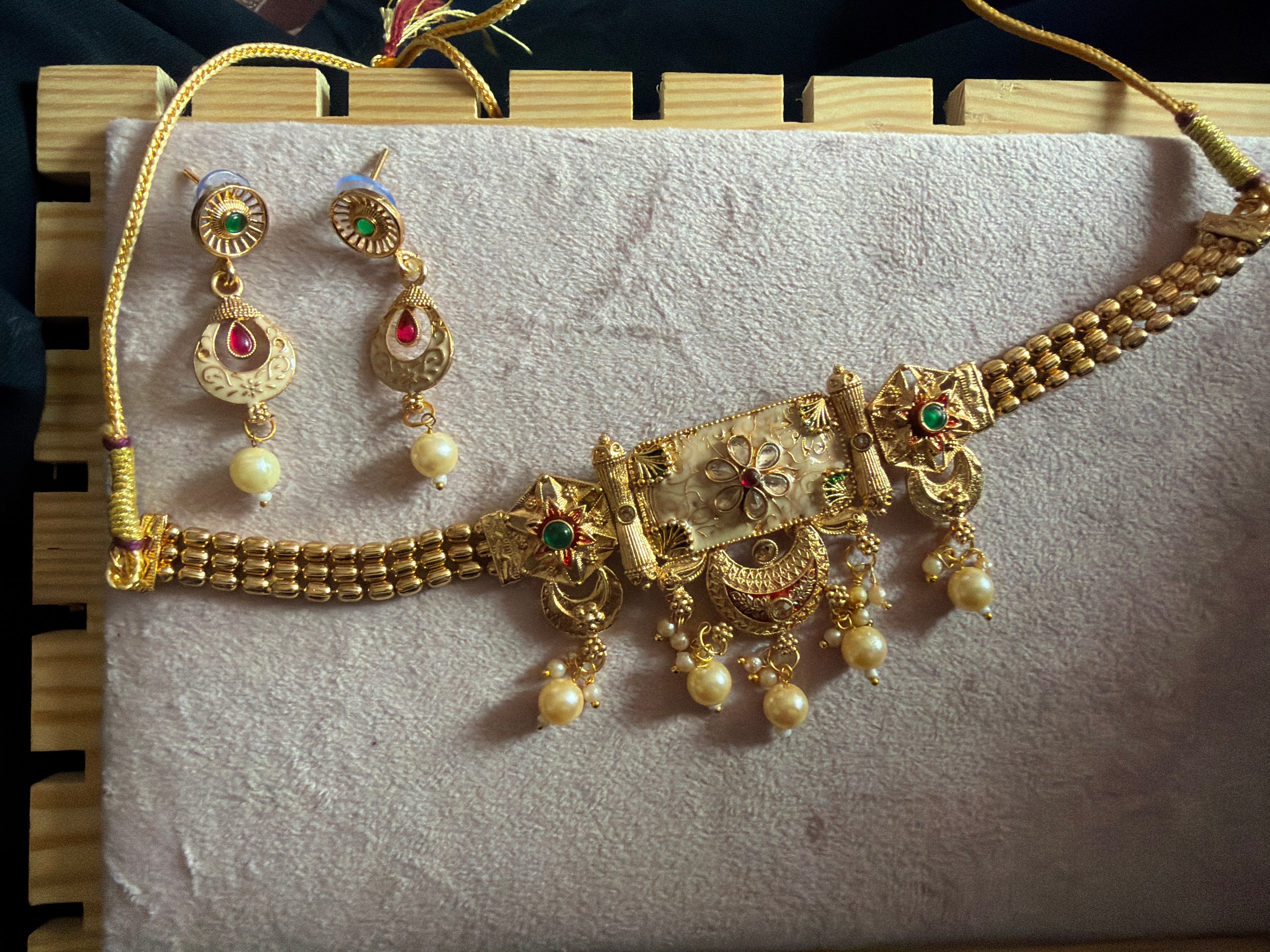 Royal Gold-Tone Traditional Necklace Set with Pearl Drops